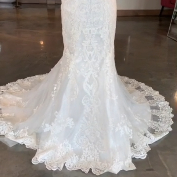 Wedding Dress - Picture 6 of 7